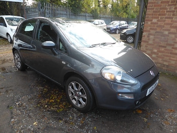 Used Fiat Punto 2015 for sale - 76995684: Photo