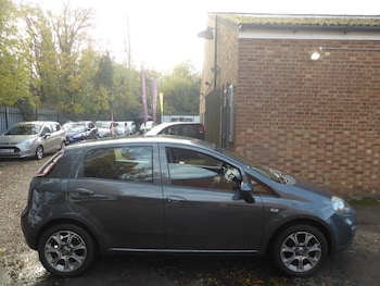 Used Fiat Punto 2015 for sale - 76995684: Photo