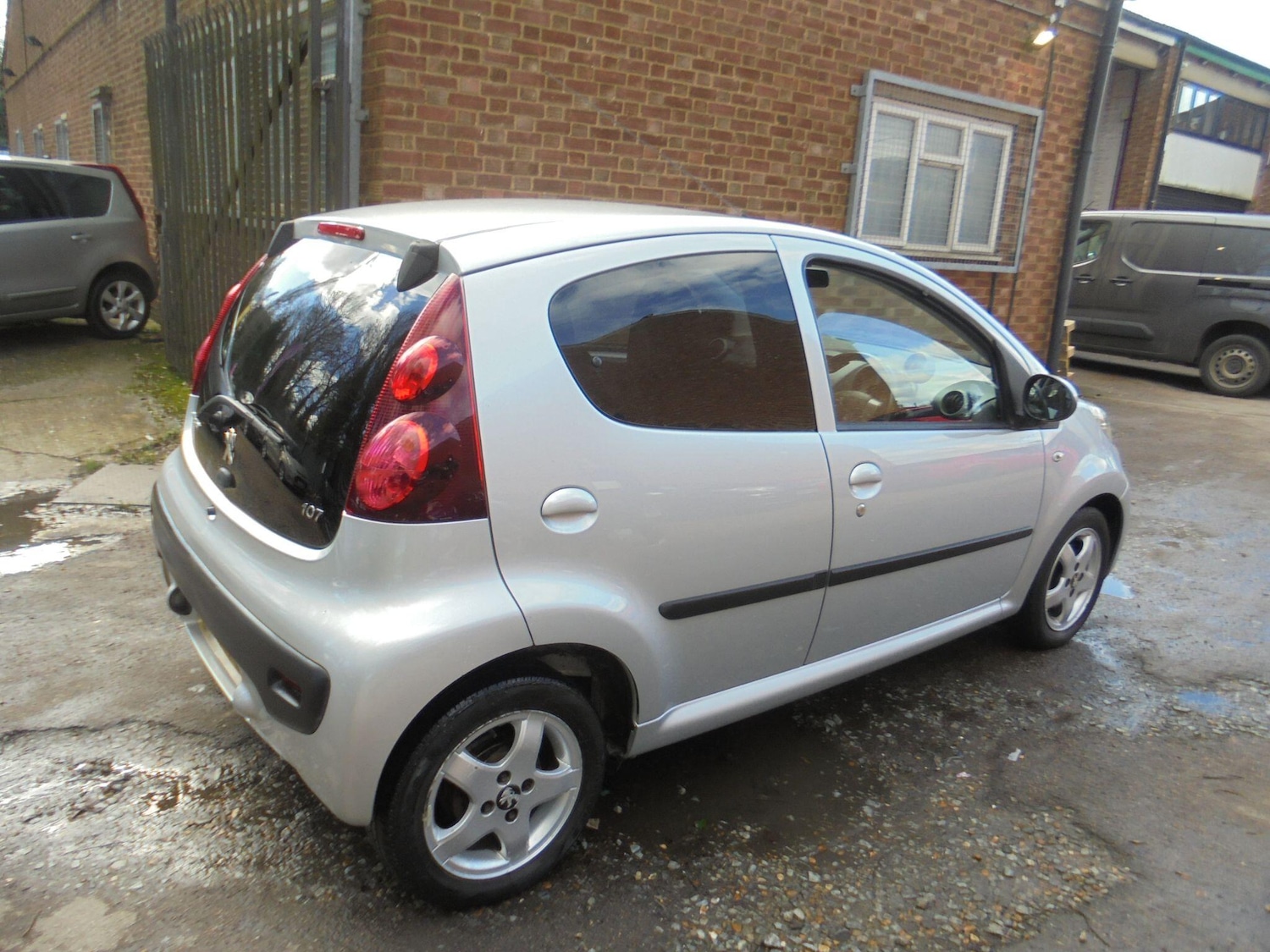 Used Peugeot 107 2013 for sale - 77657657: Photo 10