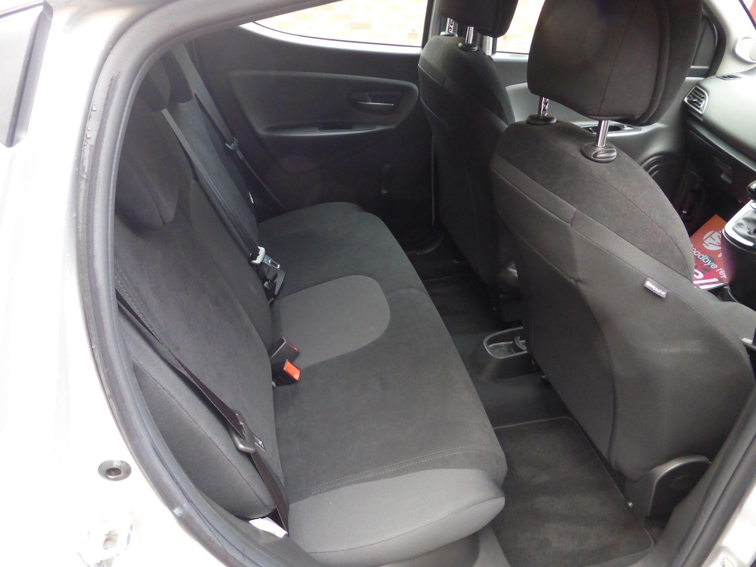 Used Chrysler Ypsilon 2014 for sale - 76839642: Photo 18