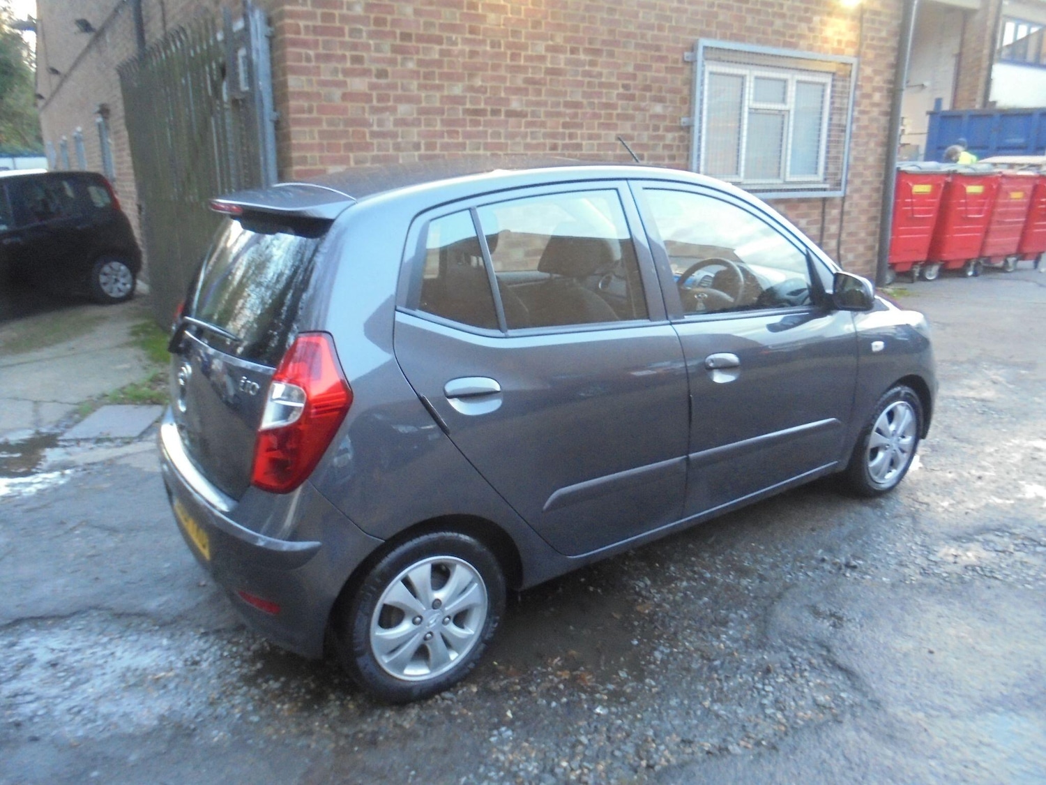 Used Hyundai i10 2011 for sale - 76701318: Photo 10