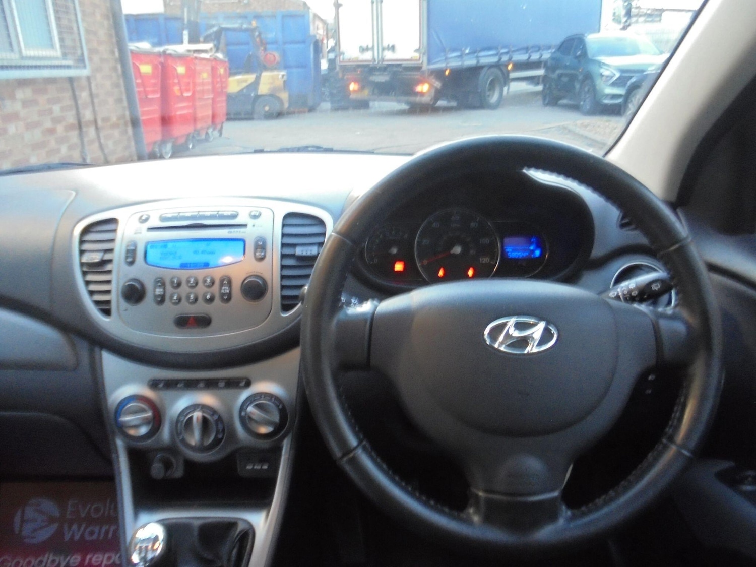 Used Hyundai i10 2011 for sale - 76701318: Photo 14