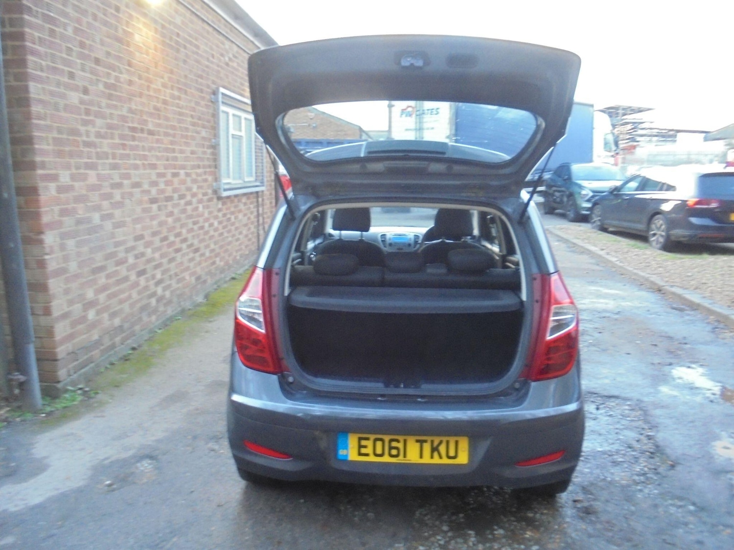 Used Hyundai i10 2011 for sale - 76701318: Photo 9