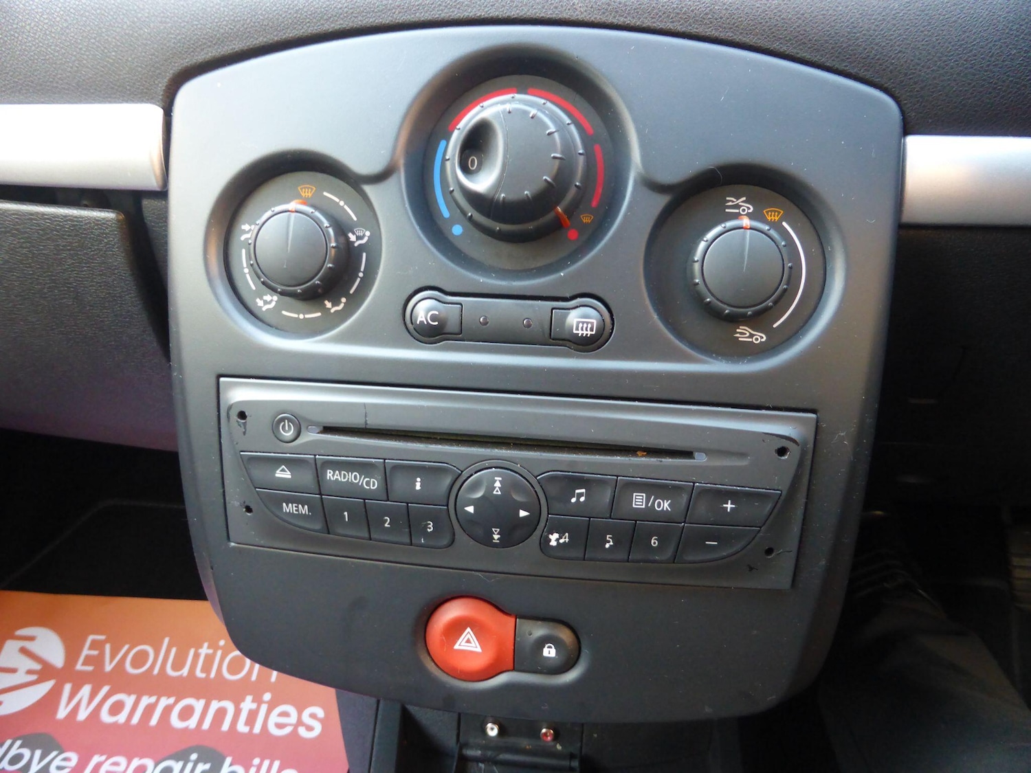 Used Renault Clio 2011 for sale - 77074168: Photo 12