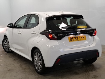 Used Toyota Yaris 2023 for sale - 76925111: Photo