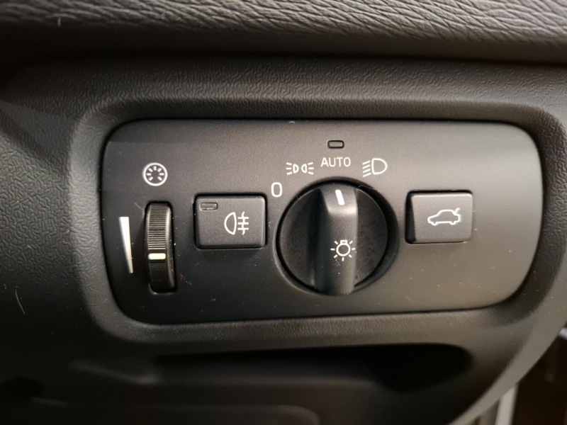 Used Volvo V40 2018 for sale - 76348237: Photo 10
