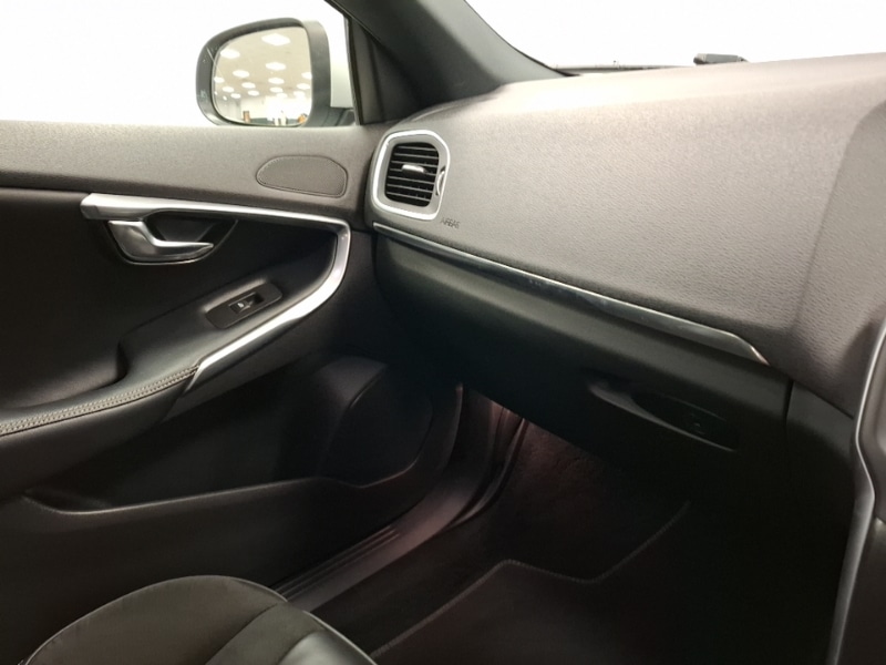 Used Volvo V40 2018 for sale - 76348237: Photo 11