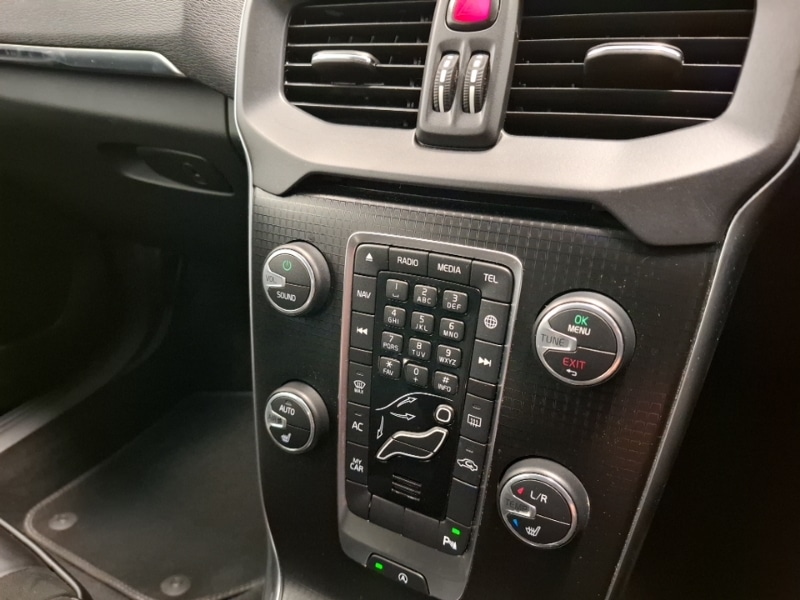 Used Volvo V40 2018 for sale - 76348237: Photo 17