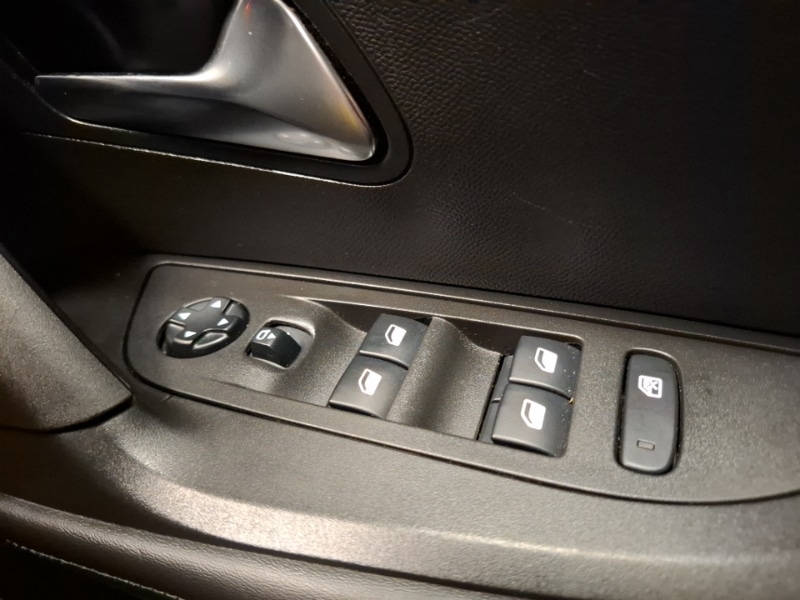 Used Peugeot 2008 2022 for sale - 76987231: Photo 12