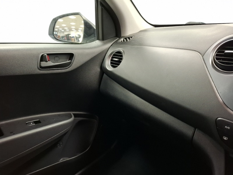 Used Hyundai i10 2018 for sale - 76408244: Photo 11