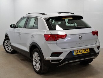 Used Volkswagen T-Roc 2018 for sale - 77823100: Photo