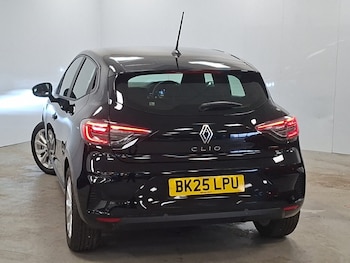 Used Renault Clio 2025 for sale - 79461533: Photo
