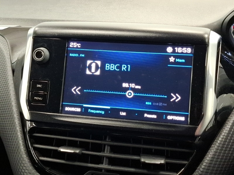 Used Peugeot 2008 2017 for sale - 76233541: Photo 10