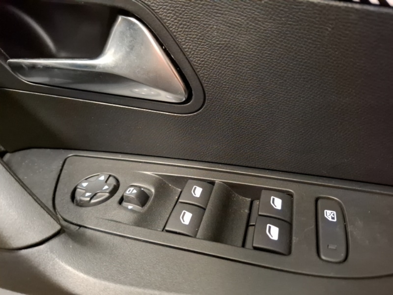 Used Peugeot 2008 2023 for sale - 78033457: Photo 12