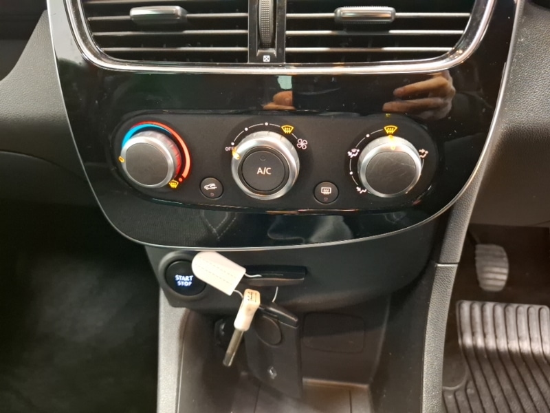 Used Renault Clio 2018 for sale - 76885514: Photo 16