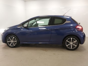 Used Peugeot 208 2016 for sale - 75640808: Photo