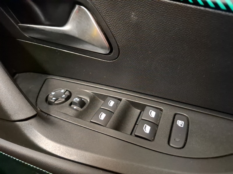 Used Peugeot 2008 2022 for sale - 76112960: Photo 12