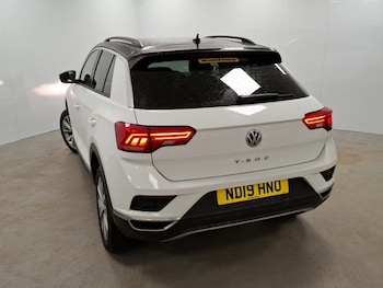 Used Volkswagen T-Roc 2019 for sale - 76822408: Photo