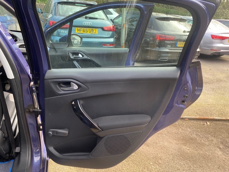 Used Peugeot 208 2015 for sale - 77981724: Photo 17