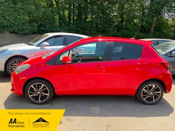 Used Toyota Yaris 2015 for sale - 79038532: Photo