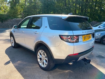 Used Land Rover Discovery Sport 2017 for sale - 79543672: Photo
