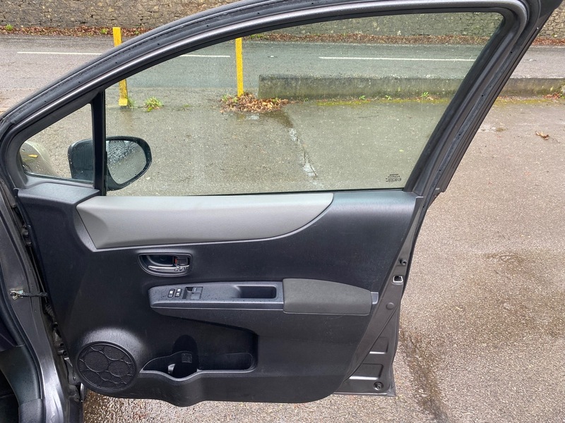 Used Toyota Yaris 2013 for sale - 77655917: Photo 21