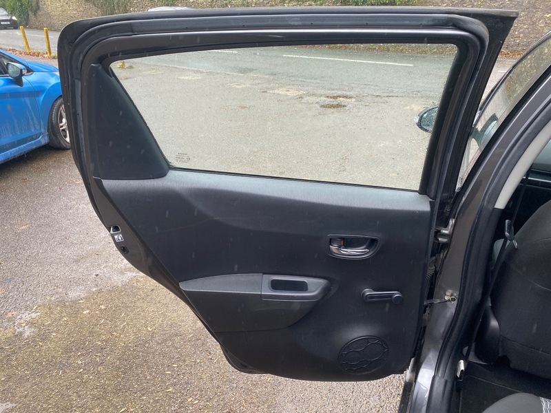 Used Toyota Yaris 2013 for sale - 77655917: Photo 24