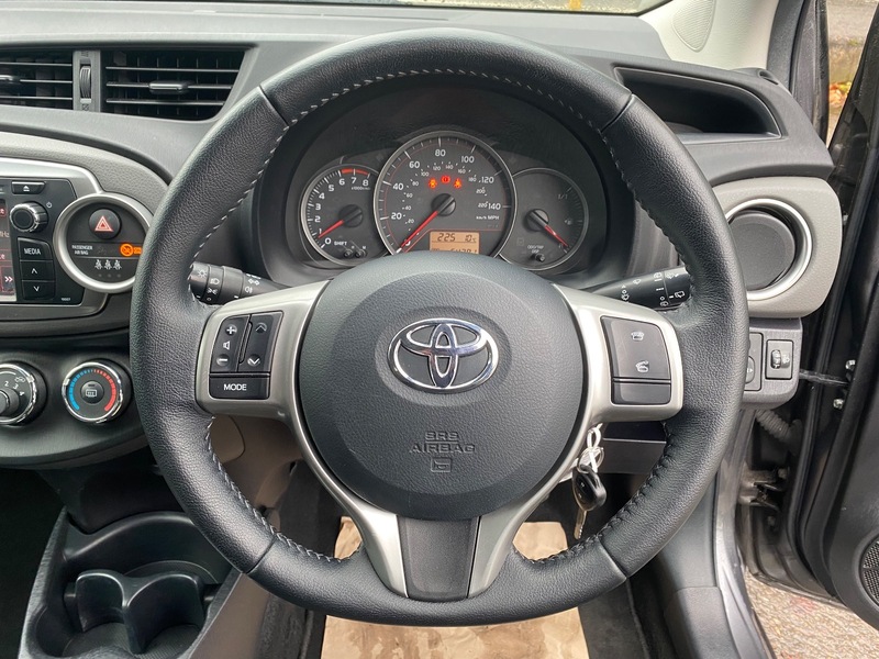 Used Toyota Yaris 2013 for sale - 77655917: Photo 8