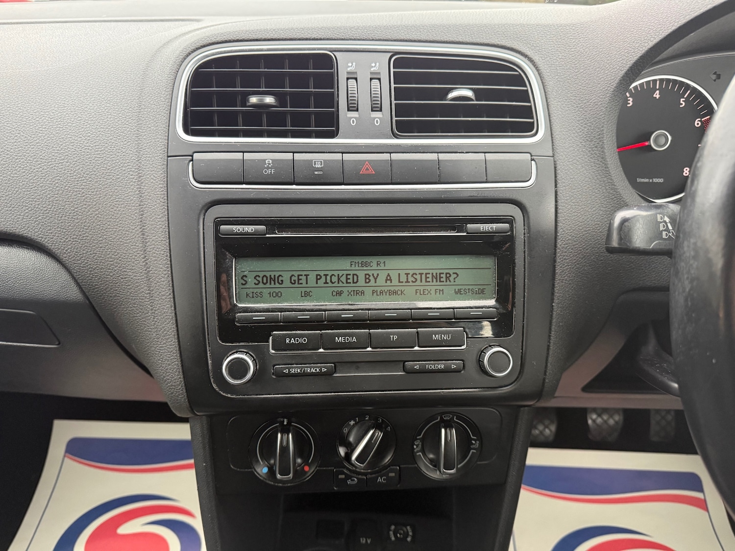 Used Volkswagen Polo 2011 for sale - 76845860: Photo 18