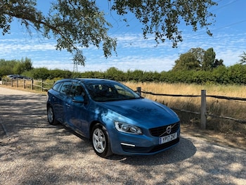 Used Volvo V60 2017 for sale - 79324179: Photo