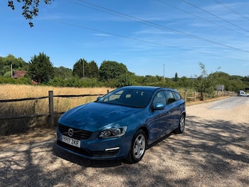Used Volvo V60 2017 for sale - 79324179: Photo