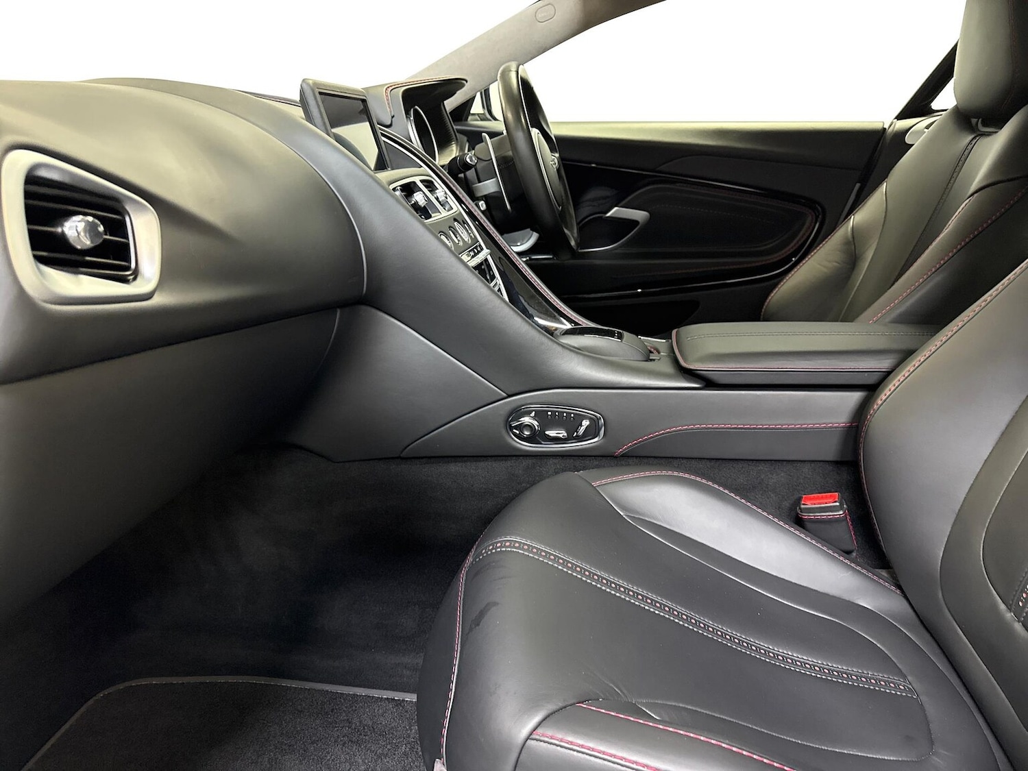 Used Aston Martin DB11 2017 for sale - 76320668: Photo 19