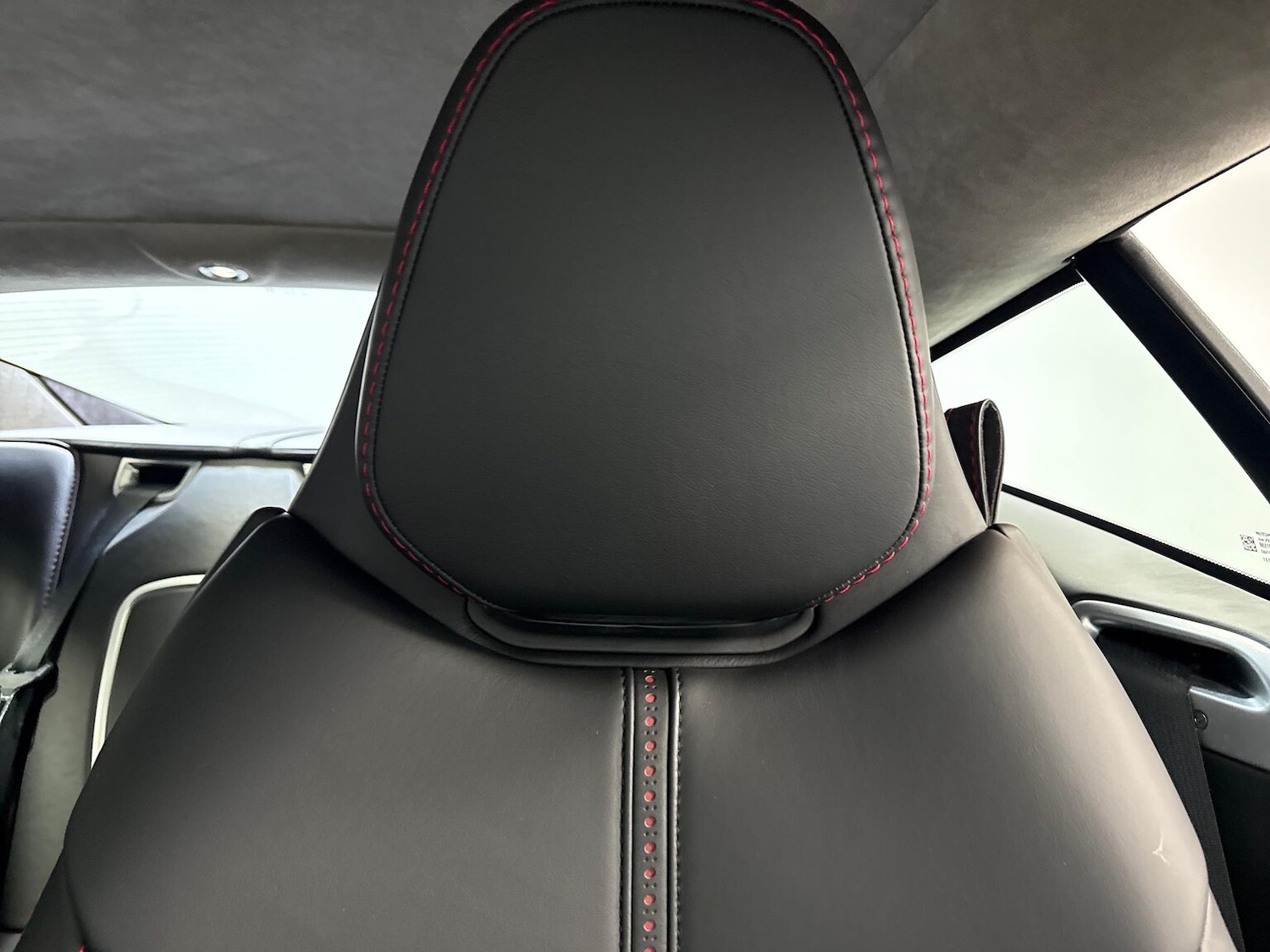 Used Aston Martin DB11 2017 for sale - 76320668: Photo 21