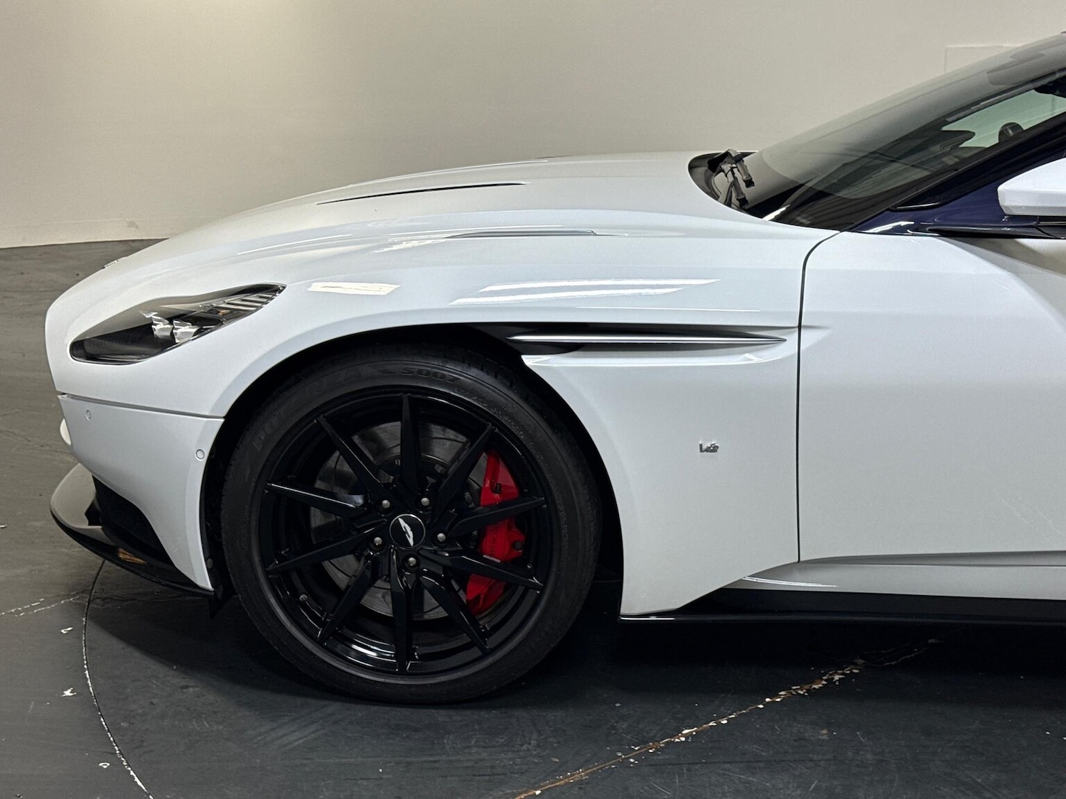 Used Aston Martin DB11 2017 for sale - 76320668: Photo 23
