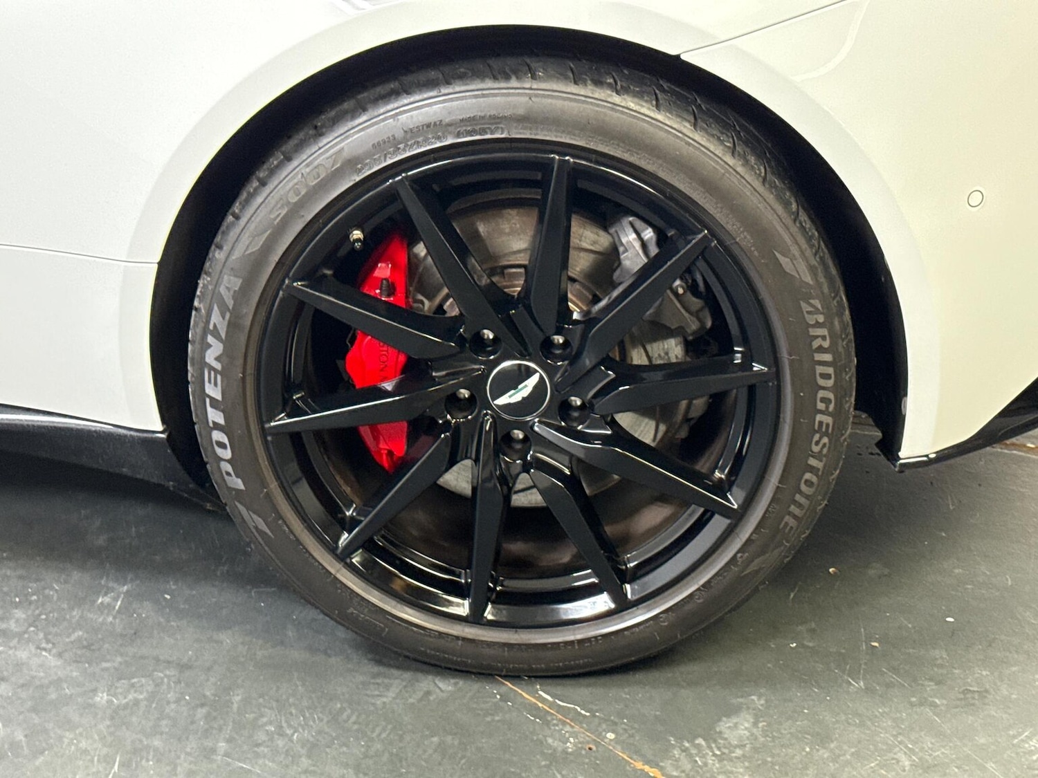 Used Aston Martin DB11 2017 for sale - 76320668: Photo 25