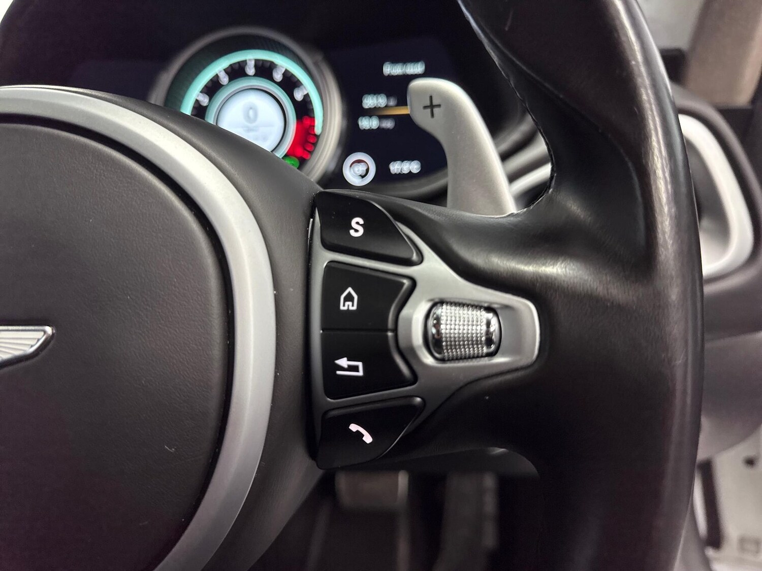 Used Aston Martin DB11 2017 for sale - 76320668: Photo 37