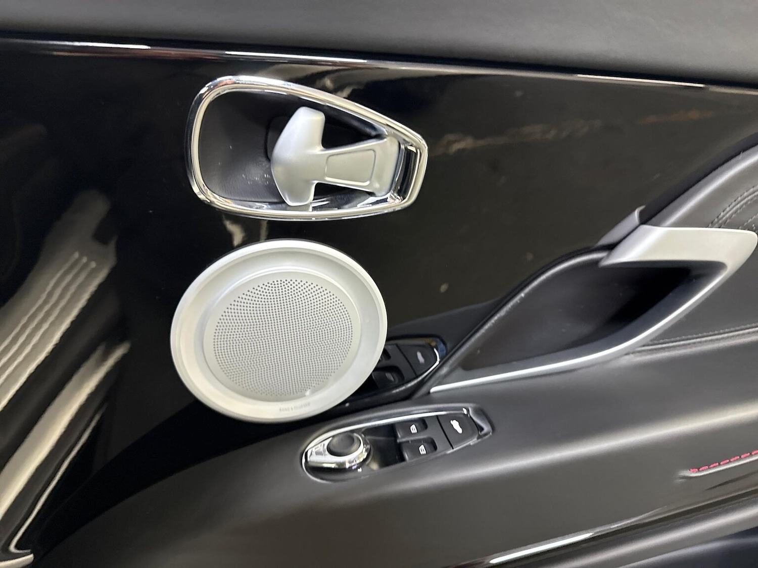 Used Aston Martin DB11 2017 for sale - 76320668: Photo 39
