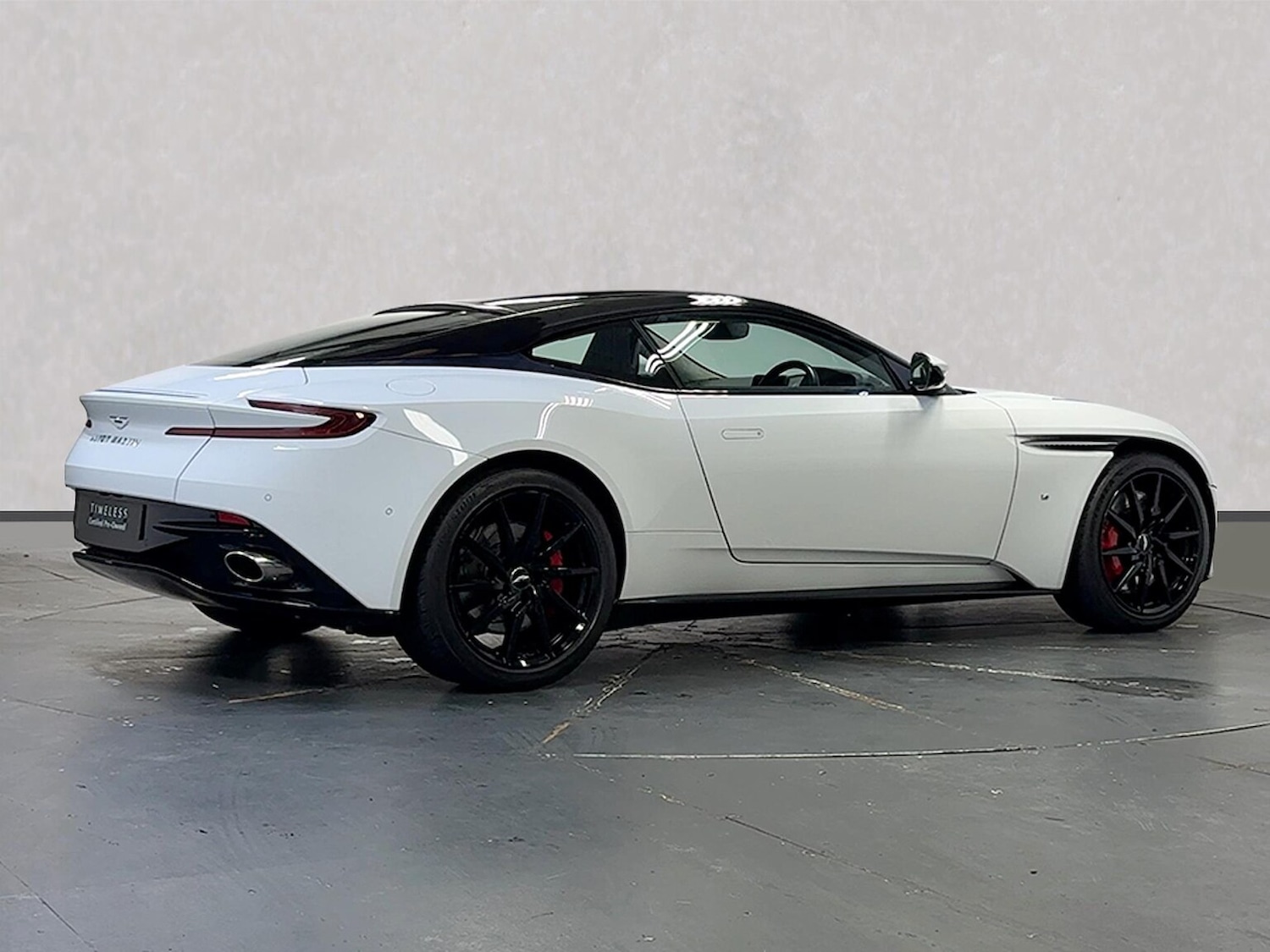 Used Aston Martin DB11 2017 for sale - 76320668: Photo 4