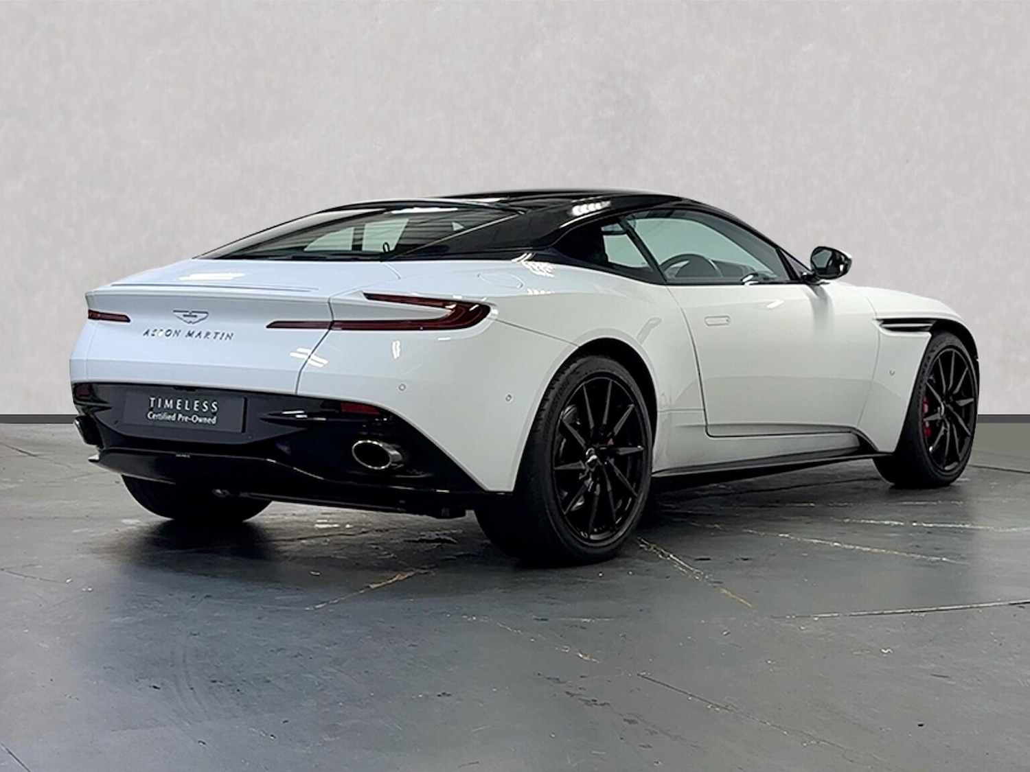 Used Aston Martin DB11 2017 for sale - 76320668: Photo 5