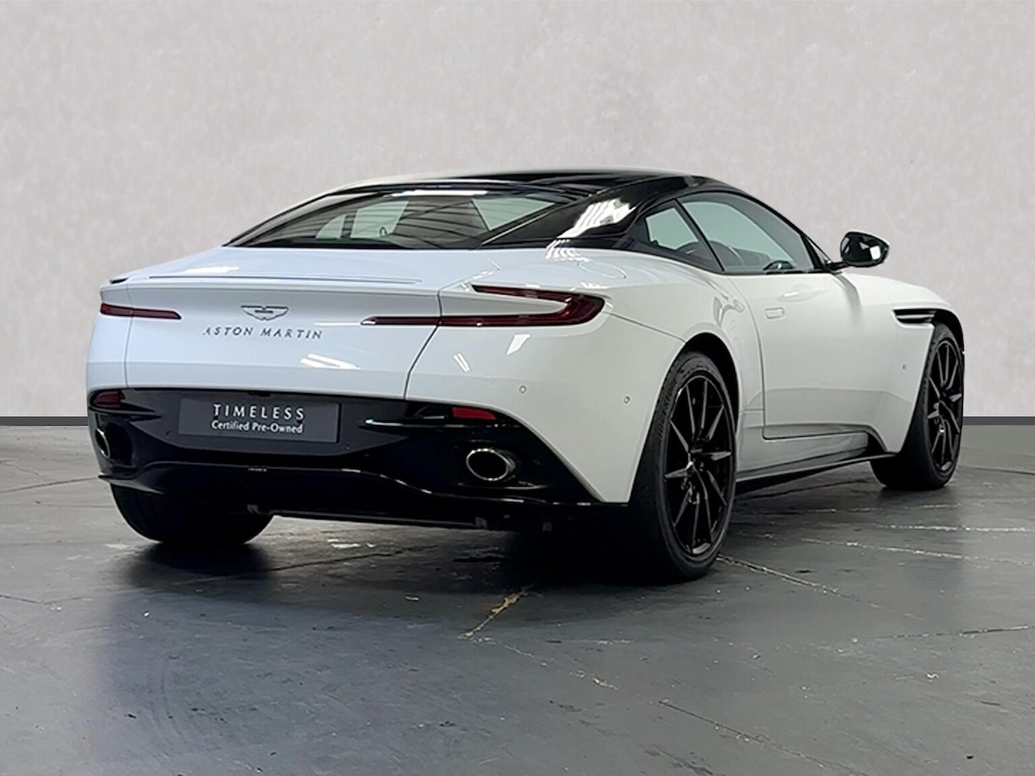 Used Aston Martin DB11 2017 for sale - 76320668: Photo 6
