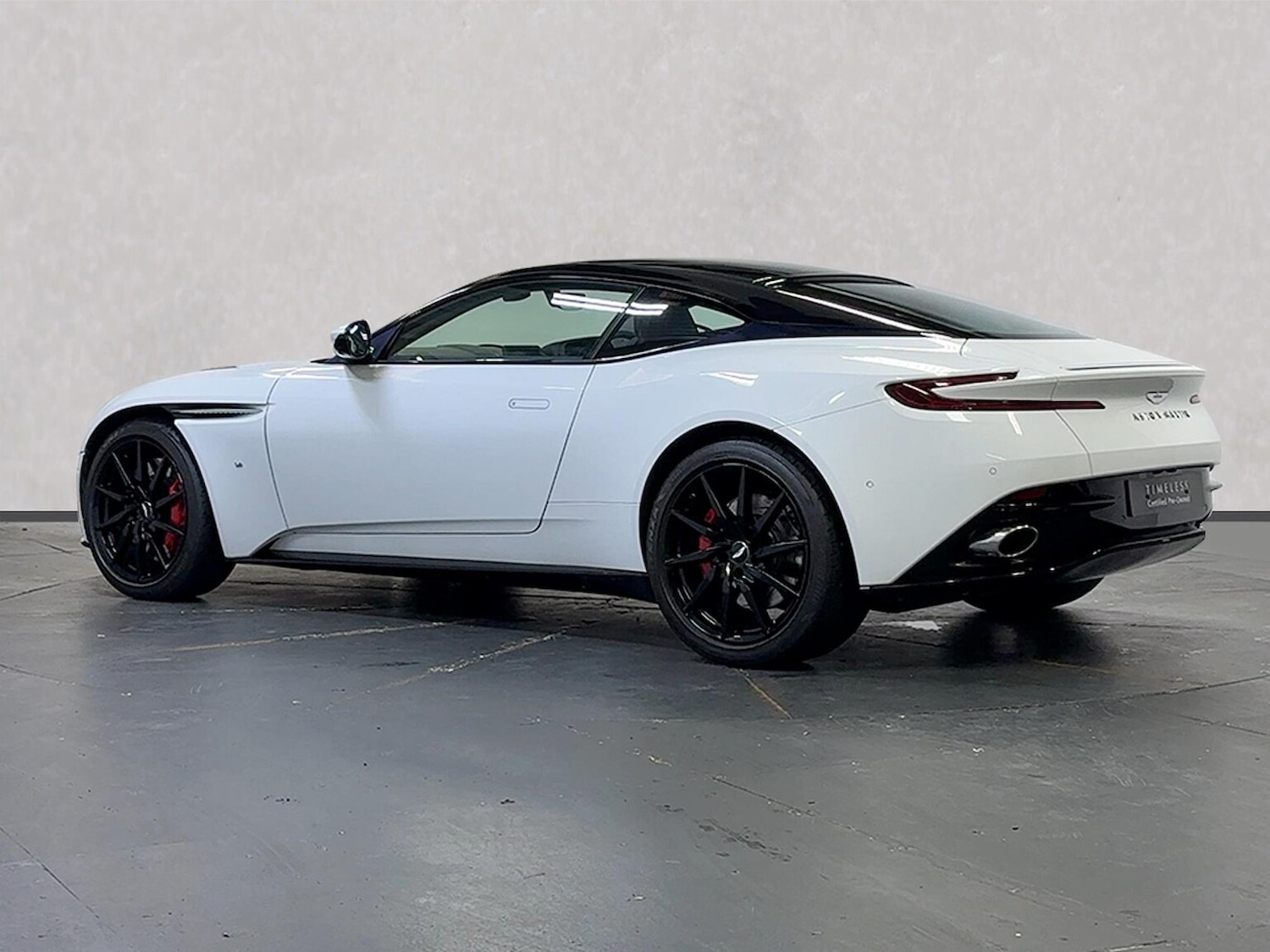 Used Aston Martin DB11 2017 for sale - 76320668: Photo 9