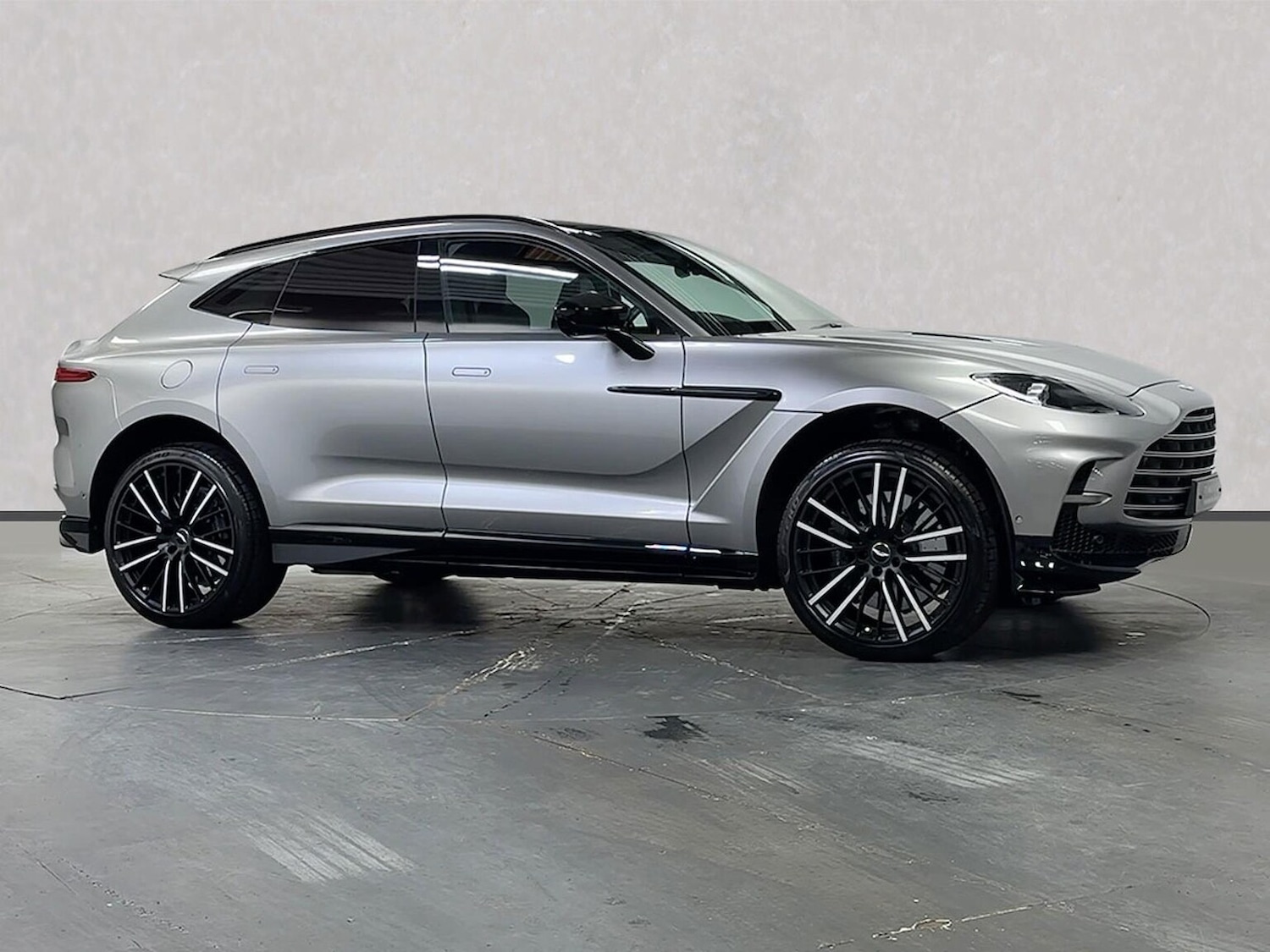 Used Aston Martin DBX 2023 for sale - 78193274: Photo 2