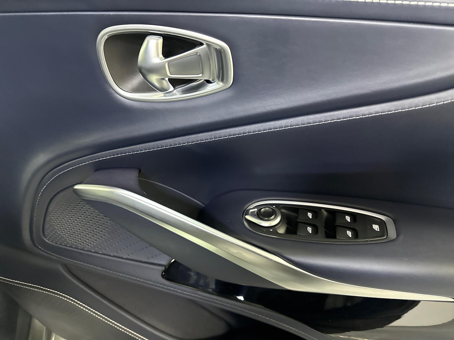 Used Aston Martin DBX 2023 for sale - 78193274: Photo 21