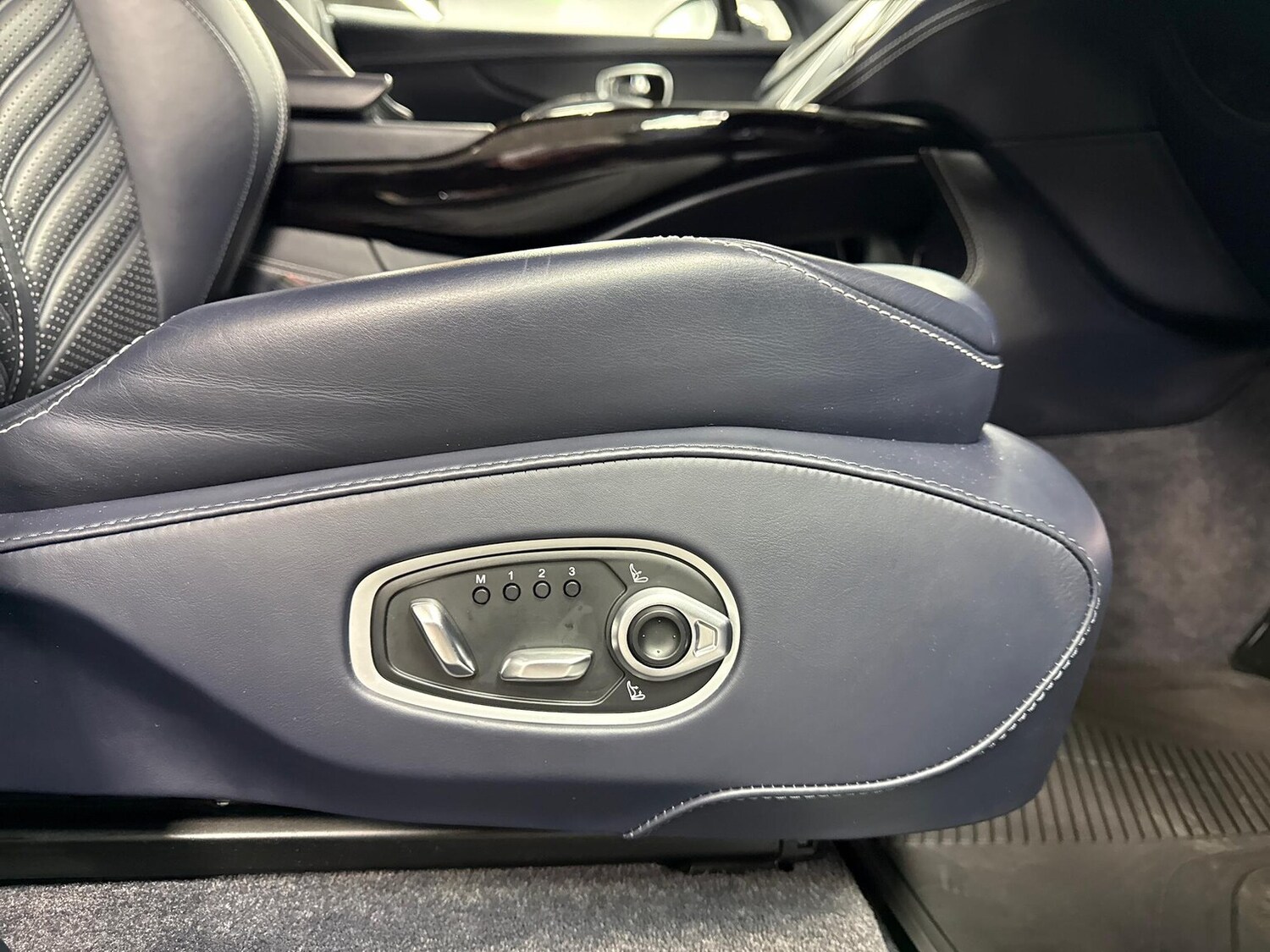 Used Aston Martin DBX 2023 for sale - 78193274: Photo 22