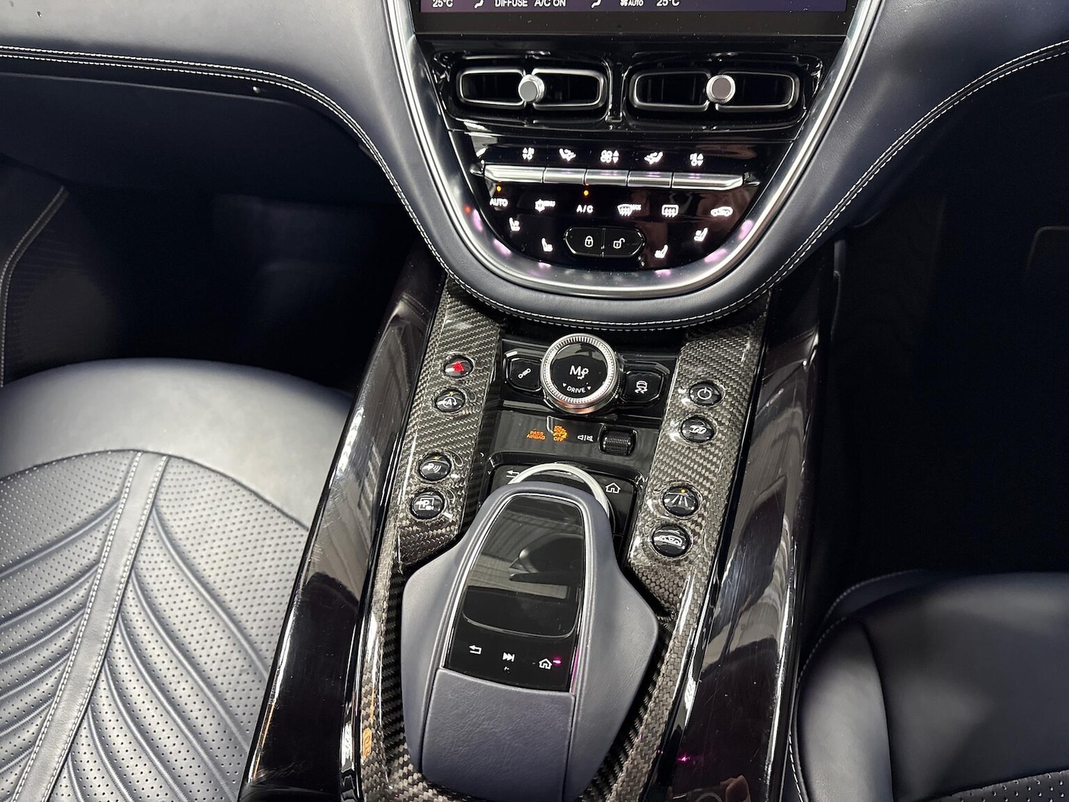 Used Aston Martin DBX 2023 for sale - 78193274: Photo 31