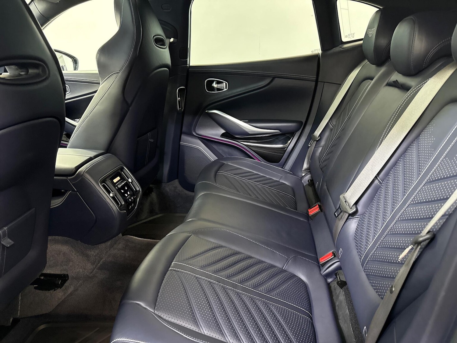 Used Aston Martin DBX 2023 for sale - 78193274: Photo 41