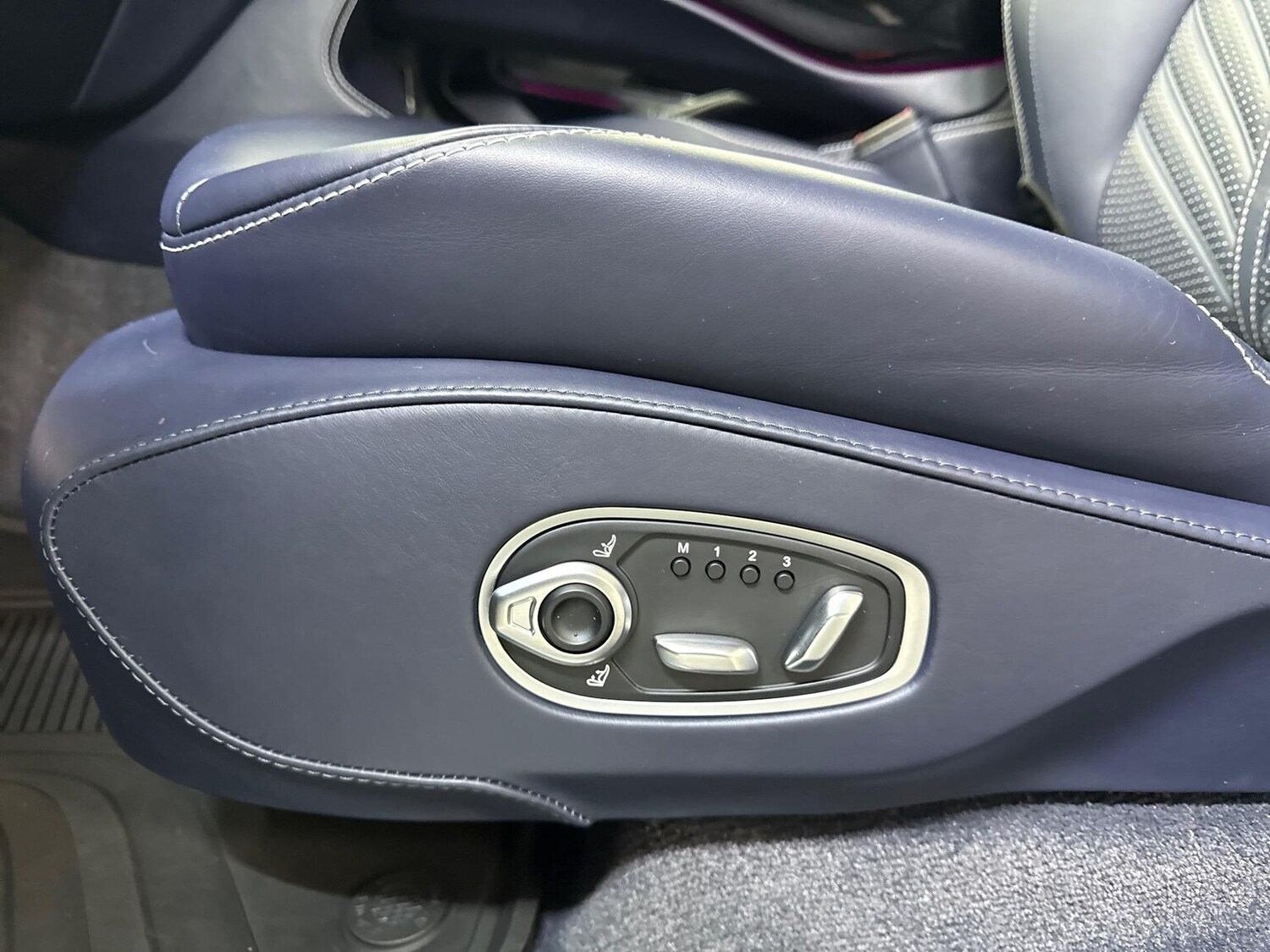 Used Aston Martin DBX 2023 for sale - 78193274: Photo 43