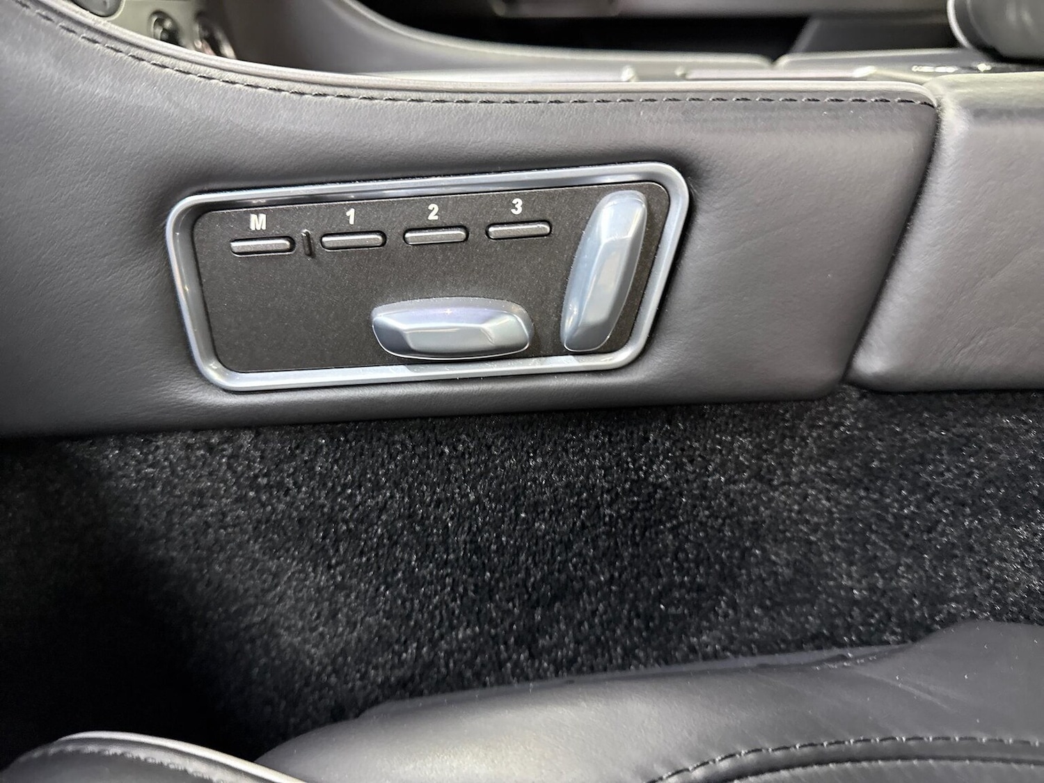 Used Aston Martin Virage 2012 for sale - 77759352: Photo 28