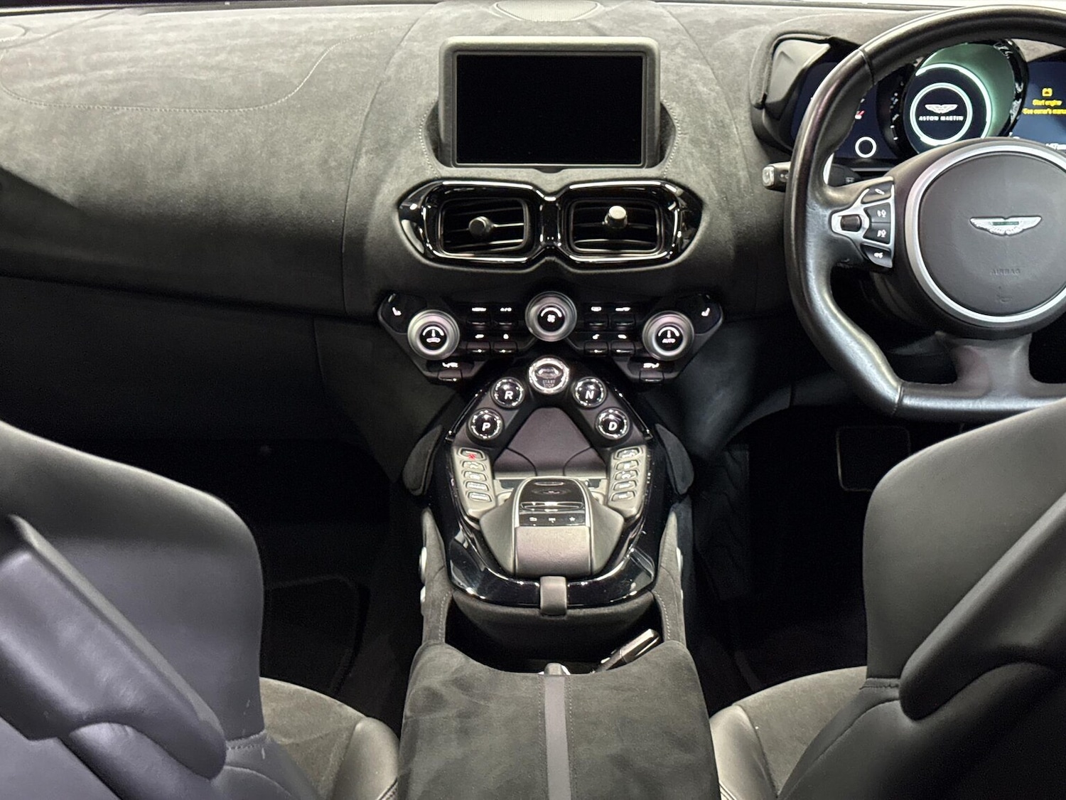 Used Aston Martin Vantage 2019 for sale - 76402393: Photo 23