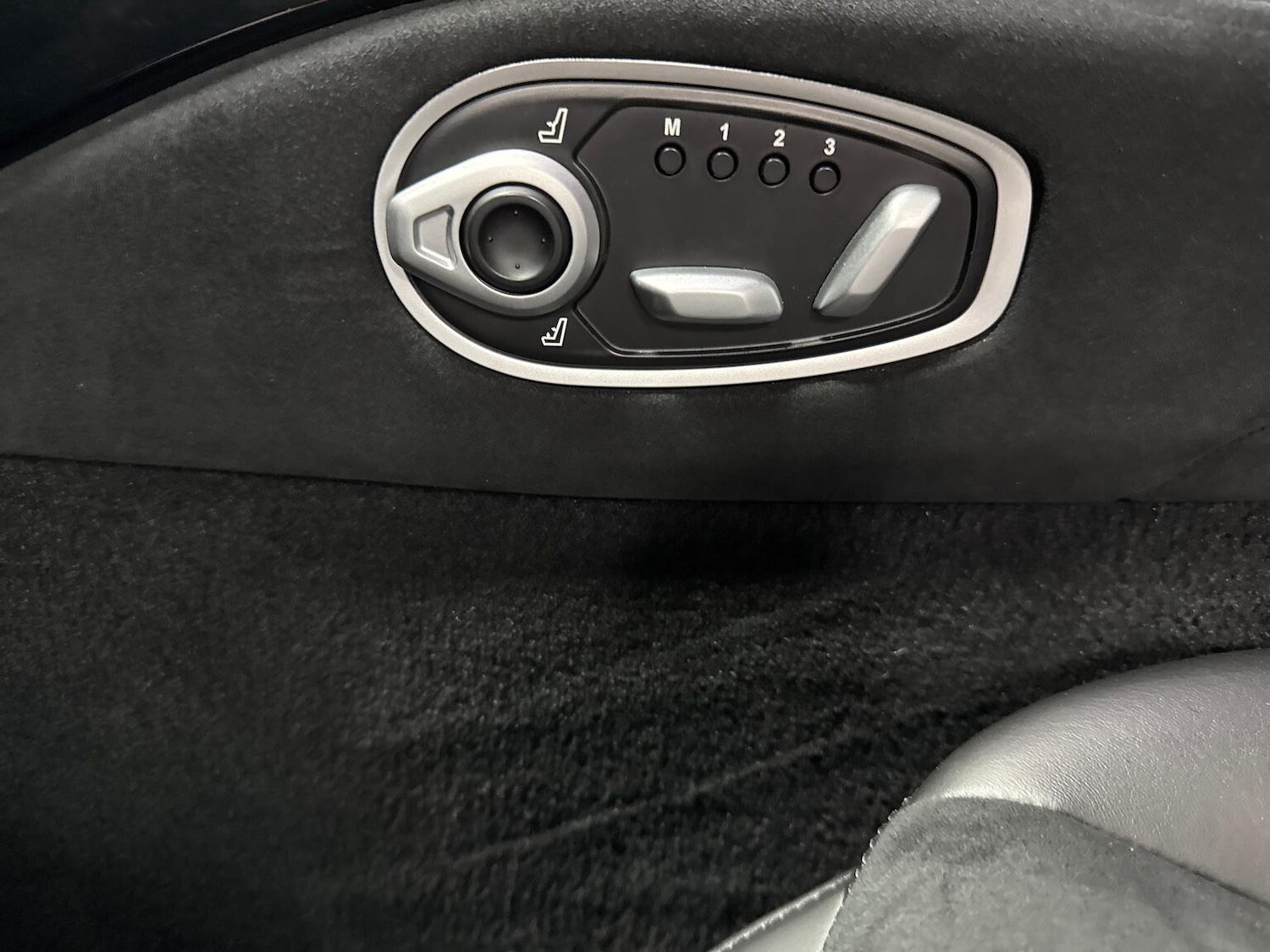 Used Aston Martin Vantage 2019 for sale - 76402393: Photo 27